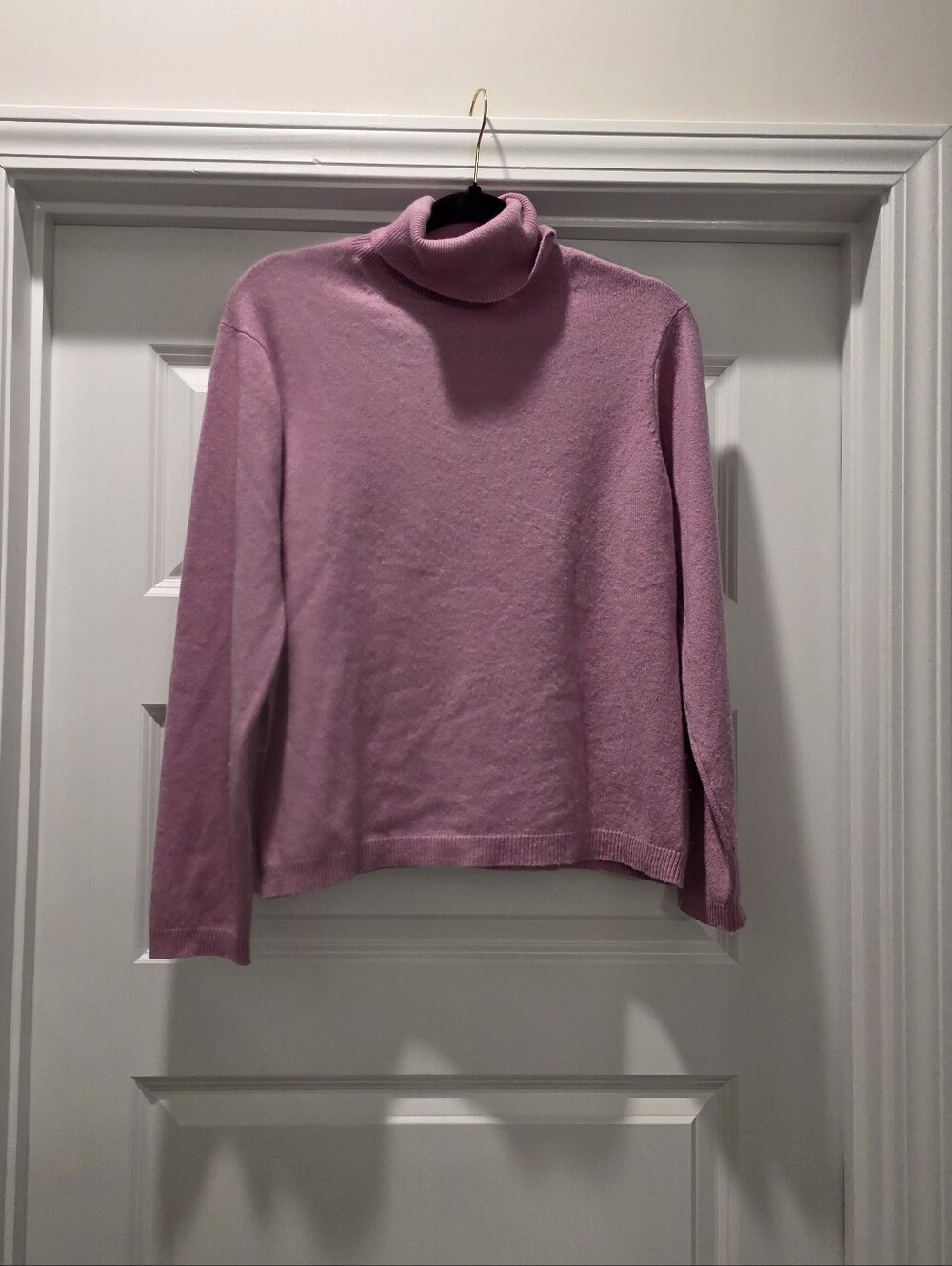 Lord & Taylor 2-ply cashmere turtleneck sweater Size Medium Pink/lavender